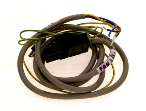 Kabel-Set von Bosch mit mehreren Drähten in verschiedenen Farben und einem Verbindungselement. Ideal für elektrische Anwendungen.